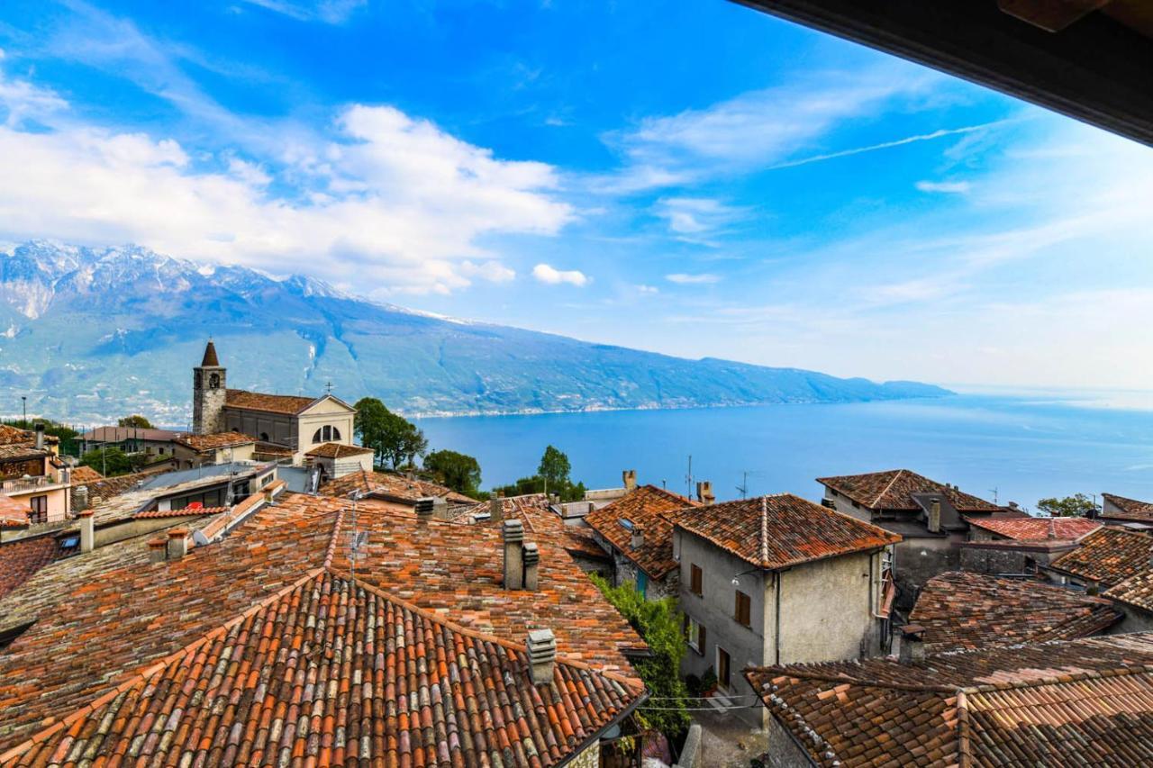 Hotel Castello Tignale Exterior photo