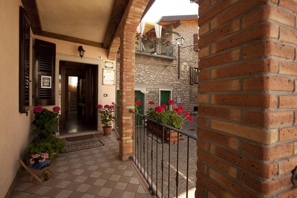 Hotel Castello Tignale Exterior photo