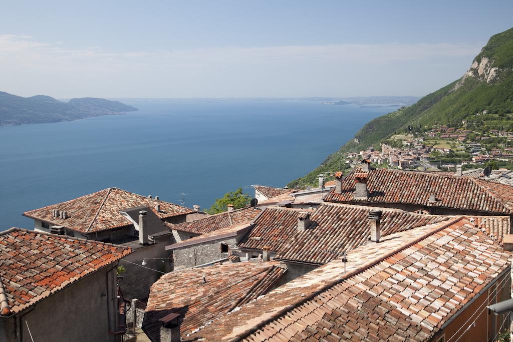 Hotel Castello Tignale Exterior photo